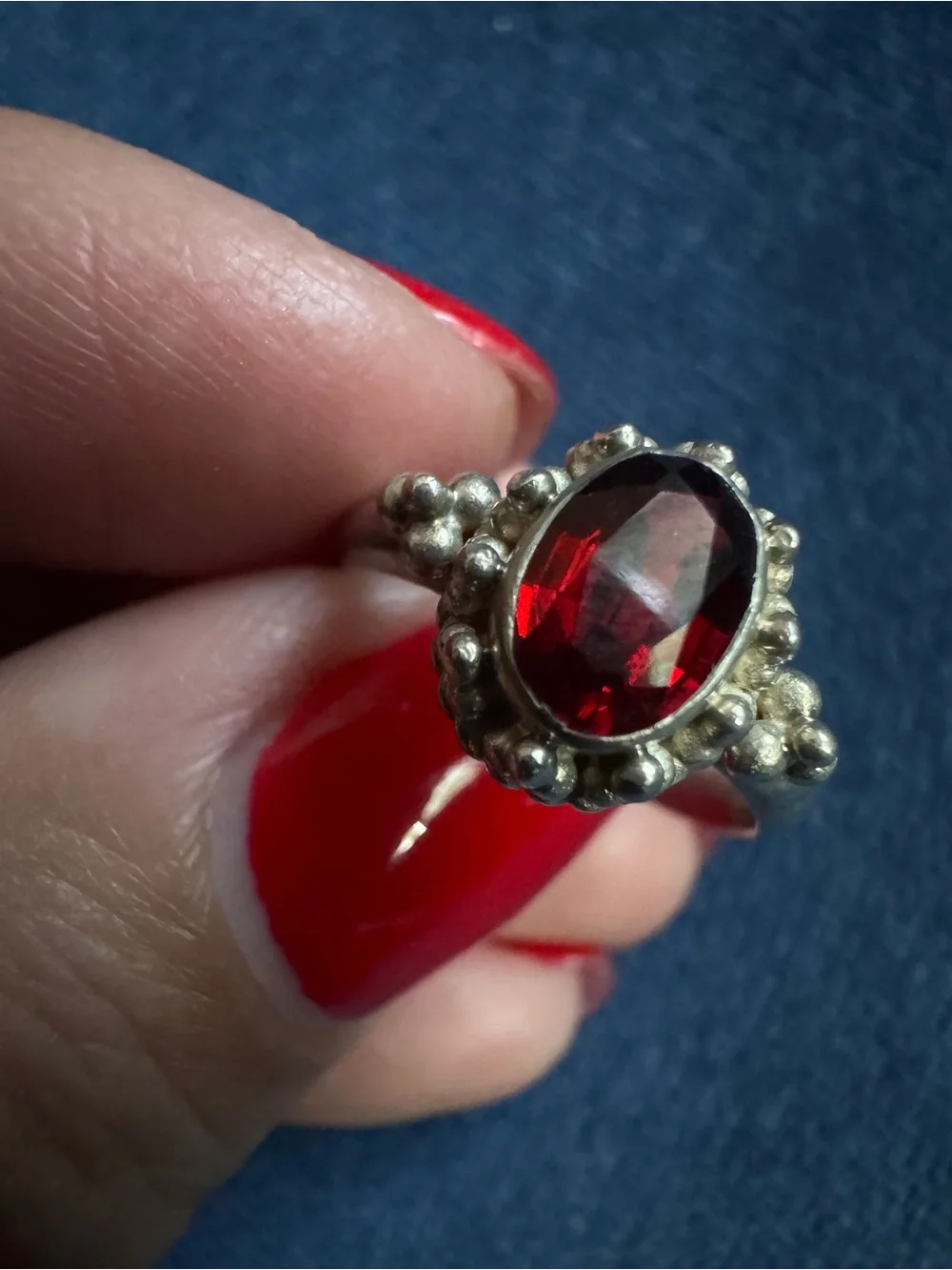 Vintage 925 Sterling Silver Oval Garnet Ring size 5 - Picture 3 of 4